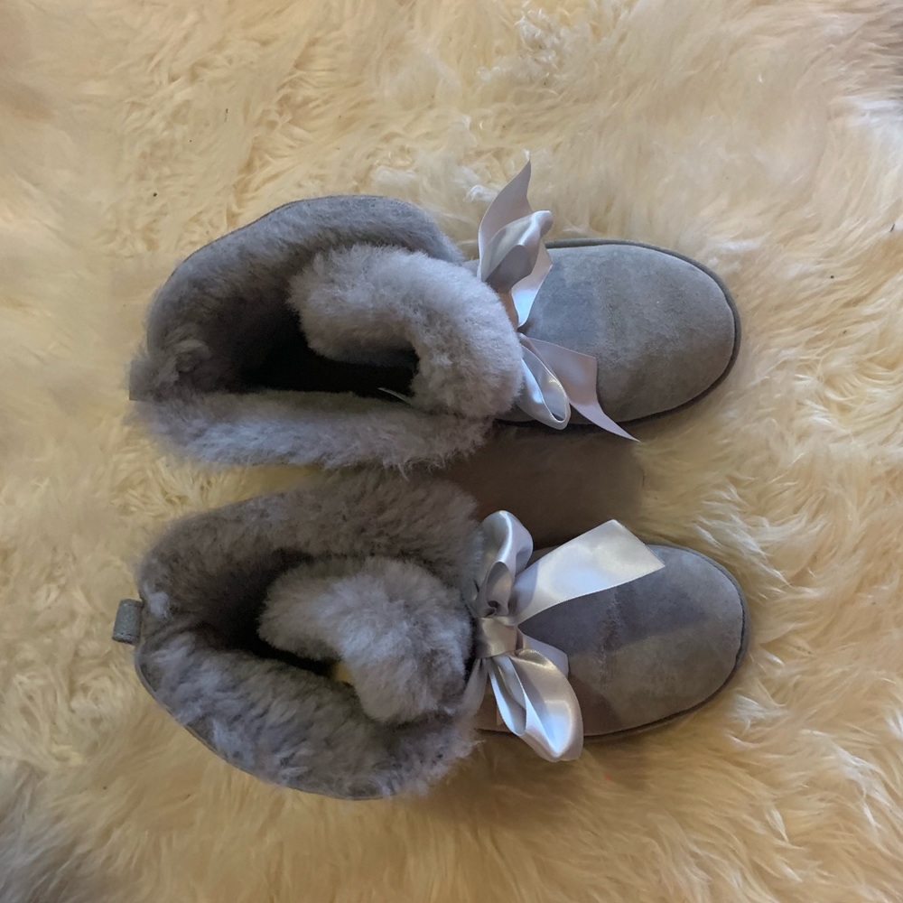 UGG Gita w/ mini bow